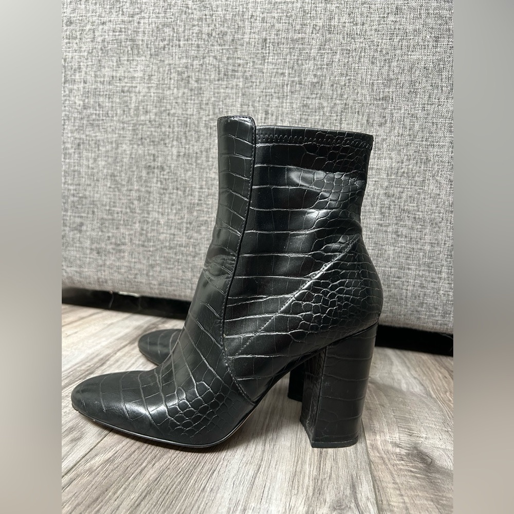 Aldo Black Croc-Embossed Heeled Booties size 9- worn once! Amazing condition